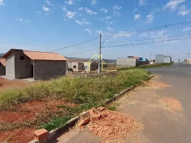 Terreno com 254m², à venda, no bairro Residencial Fazenda Planalto em Guaxupé
