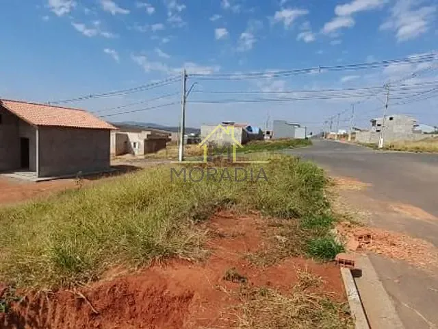 Terreno com 254m², à venda, no bairro Residencial Fazenda Planalto em Guaxupé