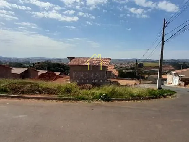 Terreno com 254m², à venda, no bairro Residencial Fazenda Planalto em Guaxupé