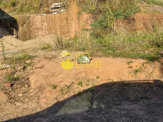 Terreno com 302m², à venda, no bairro Santa Maria II em Barra Mansa