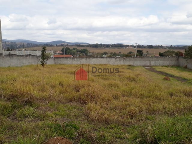 Terreno com 500m², à venda, no bairro Parque Shangrilá em Pindamonhangaba