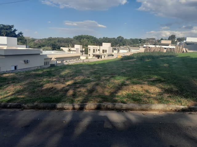 Terreno com 750m², à venda, no bairro Observatório em Vinhedo