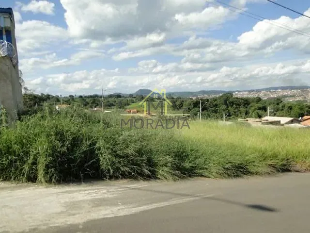 Terreno com 250m², à venda, no bairro Residencial Fazenda Planalto em Guaxupé
