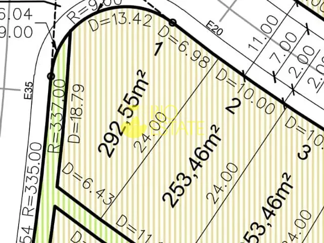 Terreno com 292m², à venda, no bairro Centro em Pinheiral