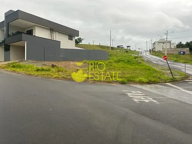 Terreno com 292m², à venda, no bairro Centro em Pinheiral