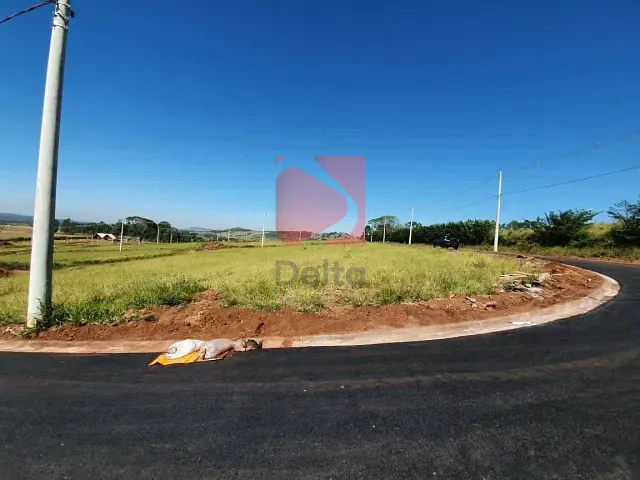 Terreno com 420m², à venda, no bairro Centro em Analândia