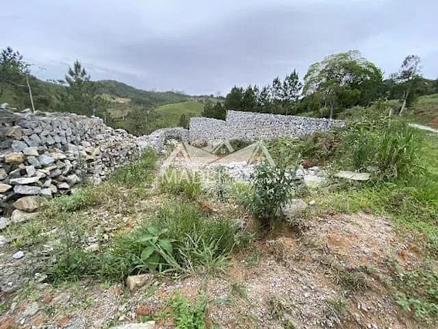 Terreno com 692m², à venda, no bairro São Sebastião em Palhoça