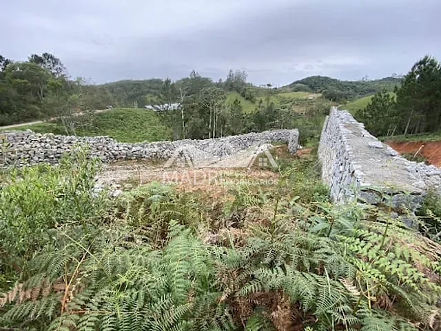 Terreno com 692m², à venda, no bairro São Sebastião em Palhoça