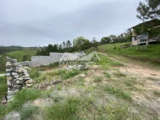 Terreno com 692m², à venda, no bairro São Sebastião em Palhoça