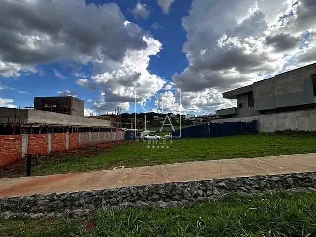 Terreno com 711m², à venda, no bairro Plateau D'or em Goiânia