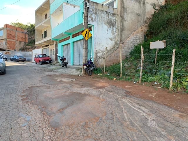 Terreno com 447m², à venda, no bairro Parque Independência em Juiz de Fora