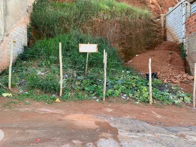 Terreno com 447m², à venda, no bairro Parque Independência em Juiz de Fora