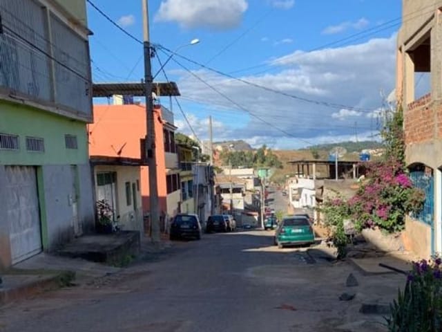 Terreno com 447m², à venda, no bairro Parque Independência em Juiz de Fora