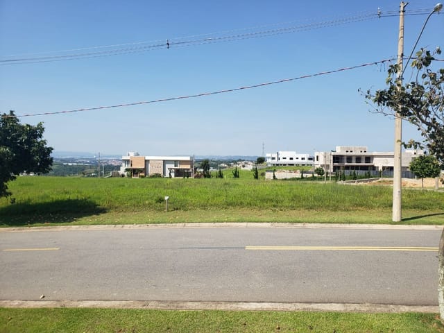 Terreno com 992m², à venda, no bairro Monte Alegre em Vinhedo