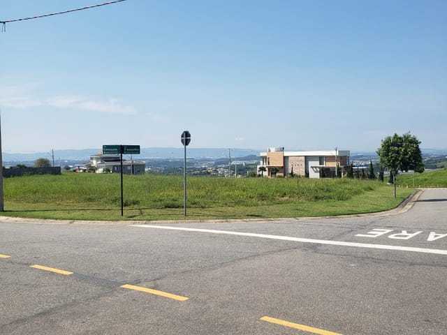 Terreno com 992m², à venda, no bairro Monte Alegre em Vinhedo