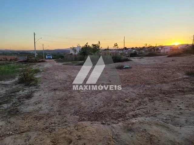 Terreno com 180m², à venda, no bairro JK em Araçuaí