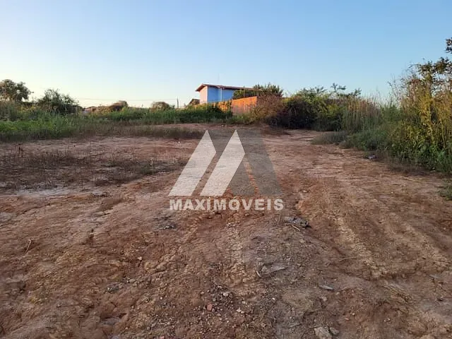 Terreno com 180m², à venda, no bairro JK em Araçuaí