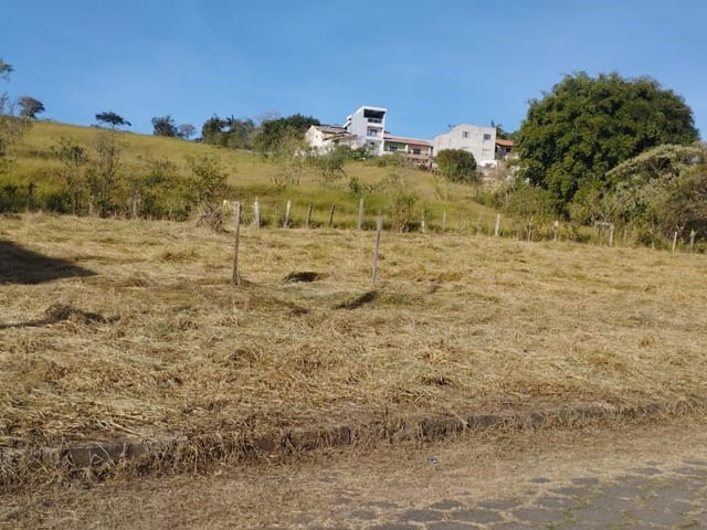 Terreno com 280m², à venda, no bairro Vila Ramos em Cambuí