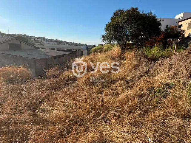 Terreno com 997m², à venda, no bairro São Cristóvão em Araxá