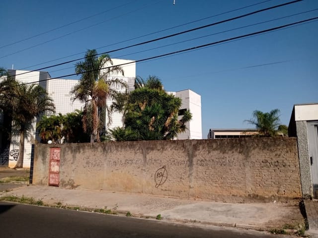 Terreno com 342m², à venda, no bairro Vila Santa Adelia em São João da Boa Vista