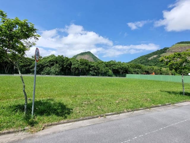 Terreno com 360m², à venda, no bairro Inoã (Inoã) em Maricá