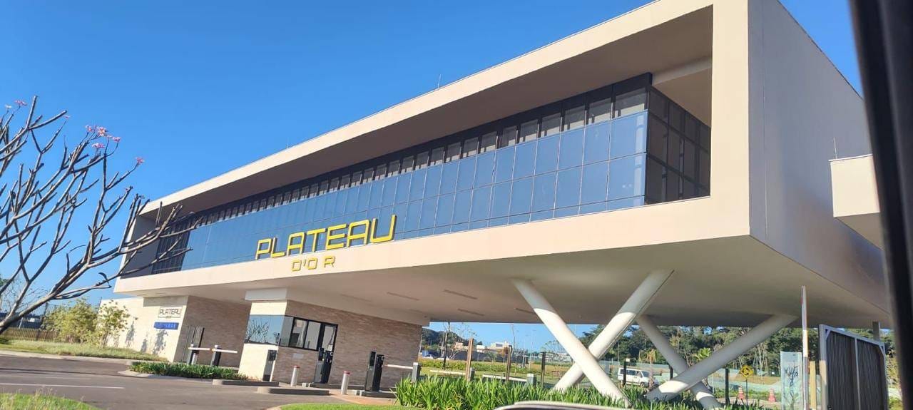 Terreno de Esquina à venda no Plateau D'or Privilege