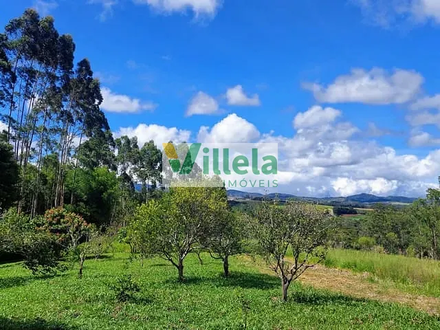 Sítio com 46000m² 3 quartos e 2 banheiros, à venda, no bairro Quatinga em Mogi das Cruzes