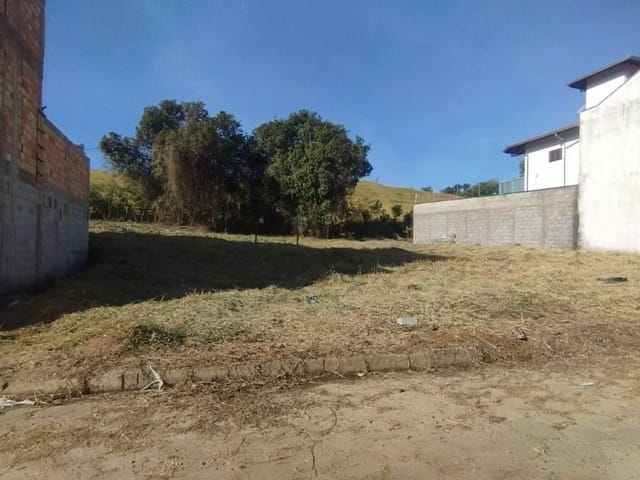 Terreno com 263m², à venda, no bairro Vila Ramos em Cambuí