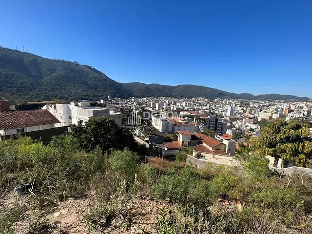 Terreno com 425m², à venda, no bairro Jardim Planalto em Poços de Caldas
