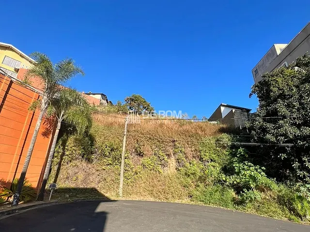 Terreno com 425m², à venda, no bairro Jardim Planalto em Poços de Caldas