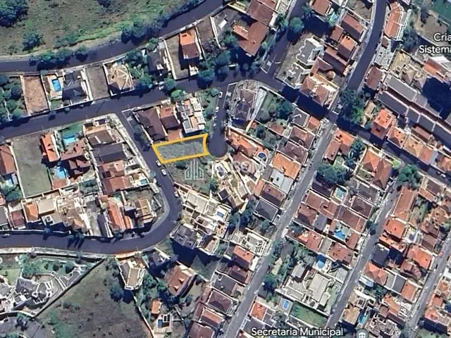 Terreno com 425m², à venda, no bairro Jardim Planalto em Poços de Caldas