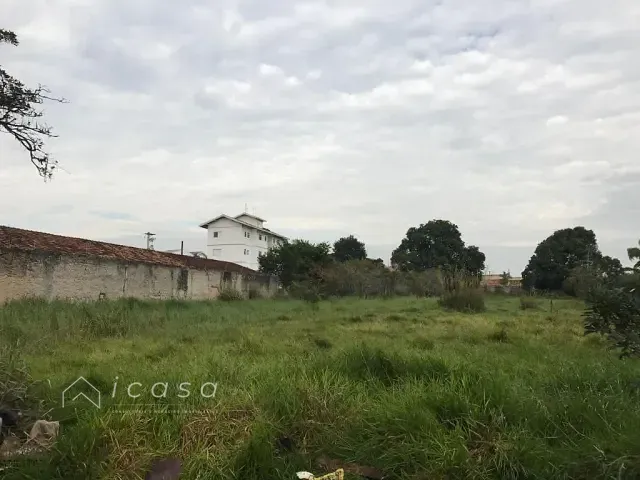 Terreno com 967m², à venda, no bairro Vila Bandeirantes em Caçapava