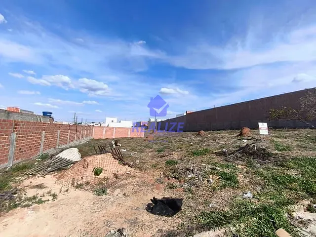 Terreno com 250m², à venda, no bairro Lívia em Botucatu