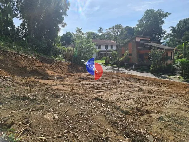 Terreno com 927m², à venda, no bairro Cantagalo em Guapimirim