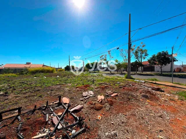 Terreno com 450m², à venda, no bairro Loteamento Fenícia em Araxá