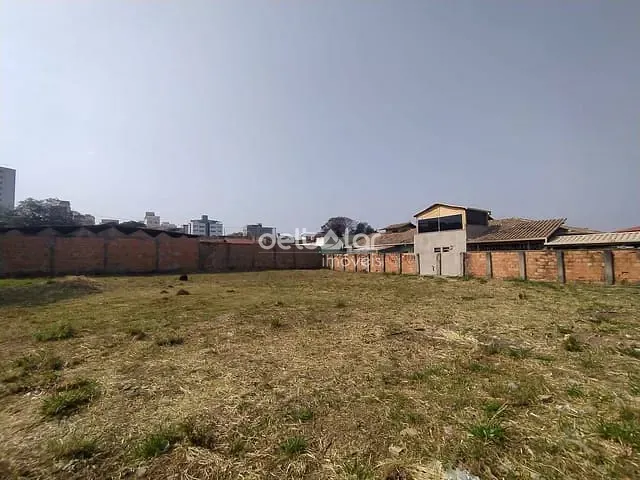 Terreno com 900m², à venda, no bairro São Bernardo em Belo Horizonte