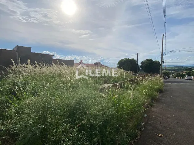 Terreno com 375m², à venda, no bairro Jardim São Francisco em Mococa