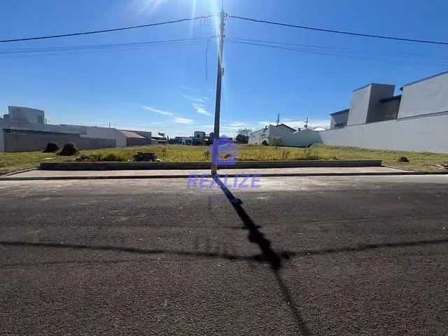 Terreno com 250m², à venda, no bairro Jardim Regina em Botucatu