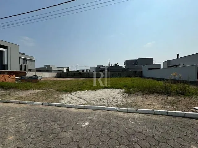 Terreno com 360m², à venda, no bairro Universitário em Tijucas
