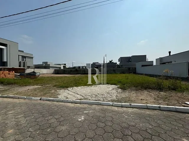 Terreno com 360m², à venda, no bairro Universitário em Tijucas