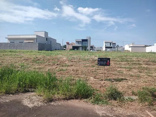 Terreno com 260m², à venda, no bairro Resedás em Holambra