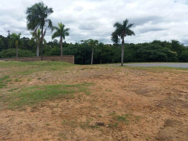 Terreno com 843m², à venda, no bairro Santa Cândida em Vinhedo