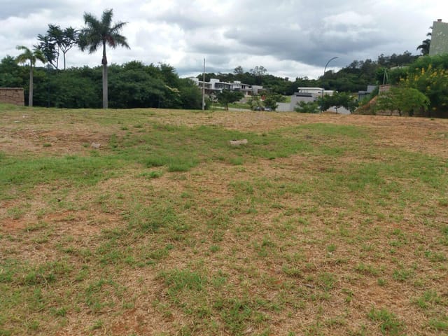 Terreno com 843m², à venda, no bairro Santa Cândida em Vinhedo
