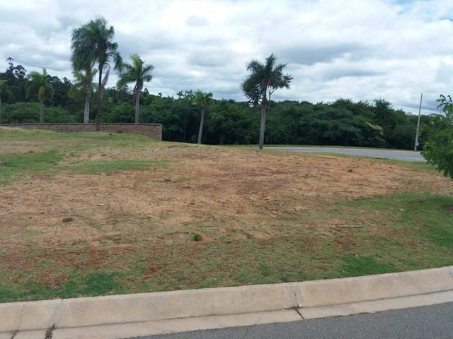 Terreno com 843m², à venda, no bairro Santa Cândida em Vinhedo