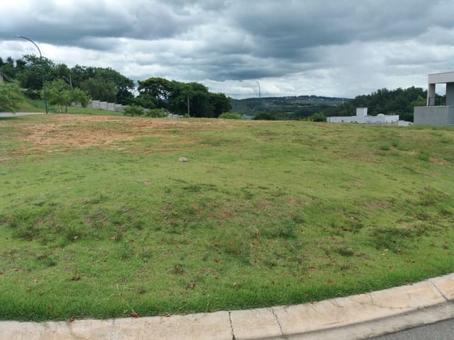 Terreno com 843m², à venda, no bairro Santa Cândida em Vinhedo