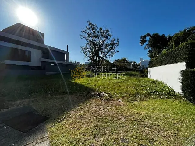Terreno com 702m², à venda, no bairro Jurerê Internacional em Florianópolis