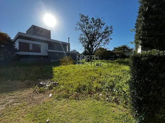 Terreno com 702m², à venda, no bairro Jurerê Internacional em Florianópolis