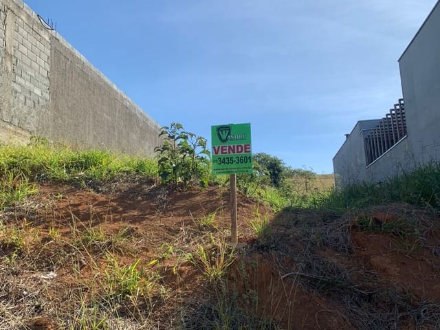 Terreno com 318m², à venda, no bairro Manacás em Extrema