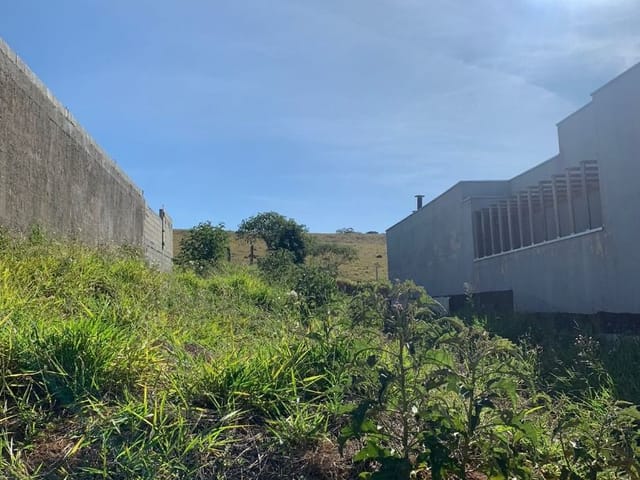 Terreno com 318m², à venda, no bairro Manacás em Extrema