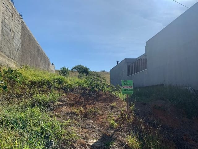 Terreno com 318m², à venda, no bairro Manacás em Extrema